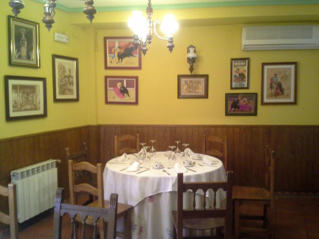 Hostal Restaurante Villa De เซปุลเวดา ภายนอก รูปภาพ