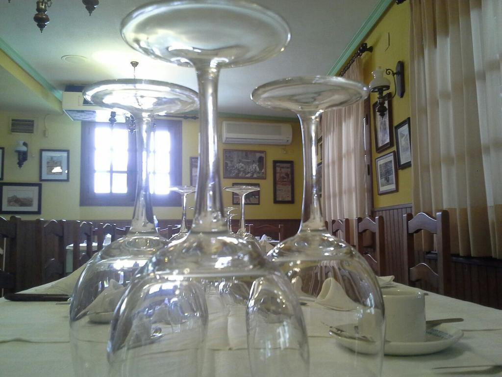 Hostal Restaurante Villa De เซปุลเวดา ภายนอก รูปภาพ