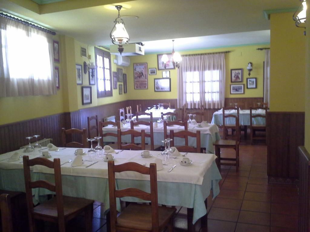 Hostal Restaurante Villa De เซปุลเวดา ภายนอก รูปภาพ