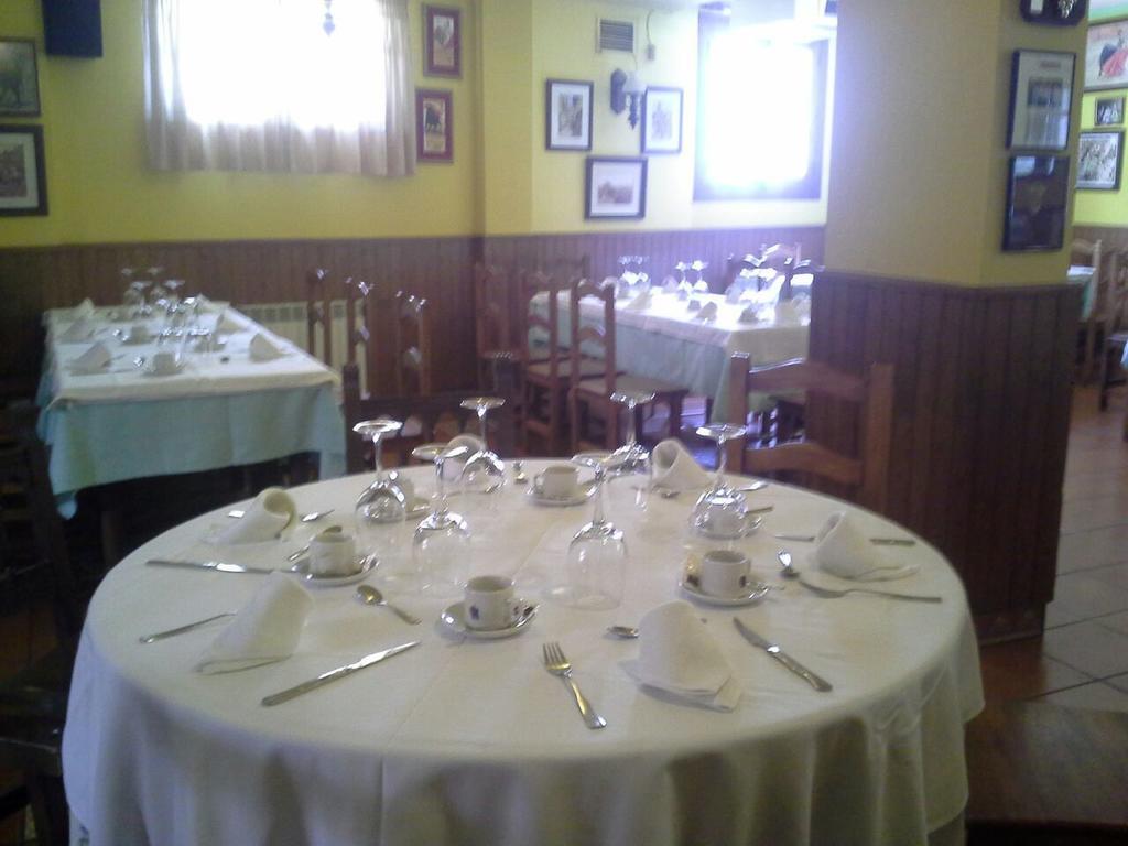 Hostal Restaurante Villa De เซปุลเวดา ภายนอก รูปภาพ