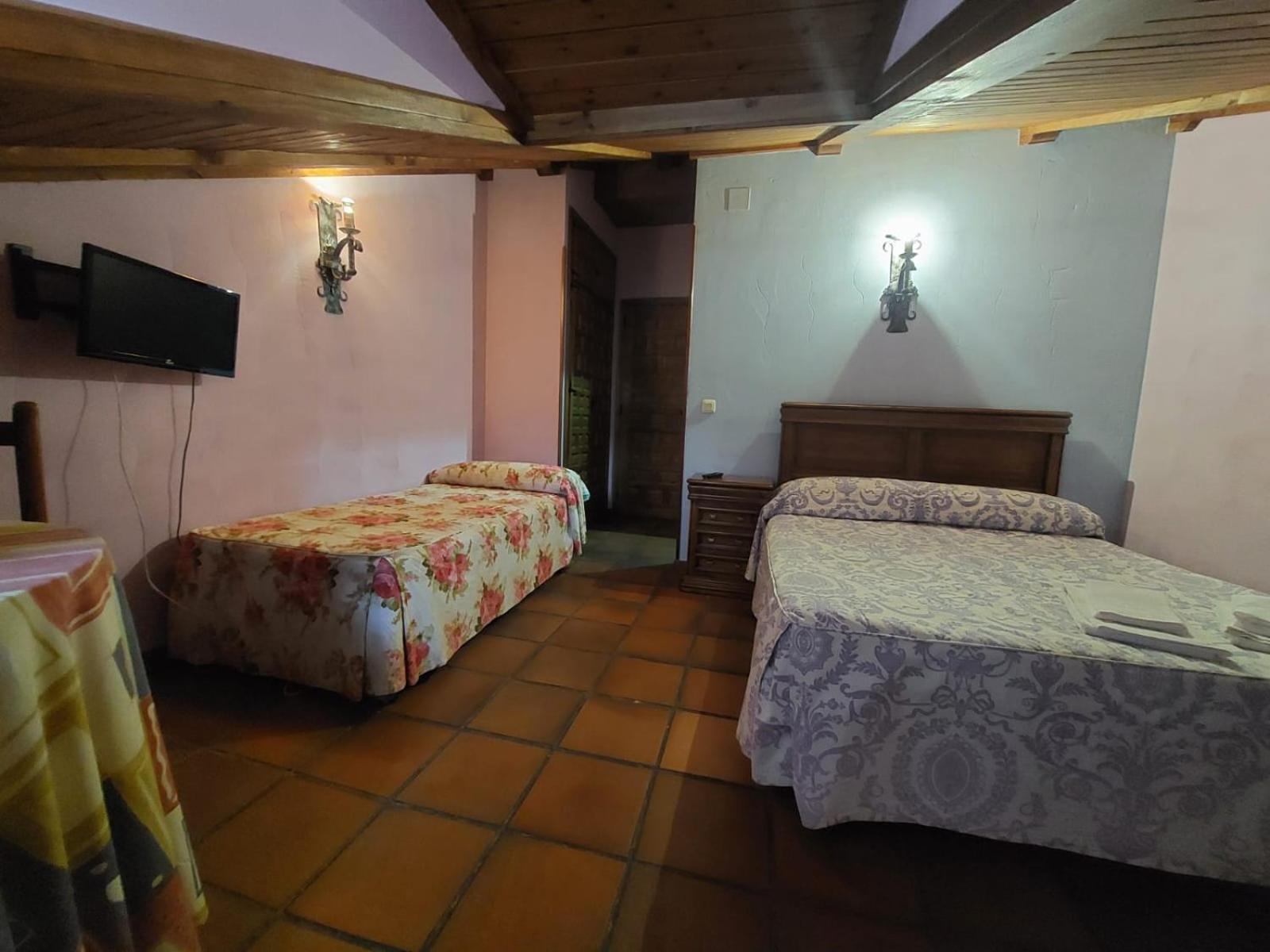 Hostal Restaurante Villa De เซปุลเวดา ภายนอก รูปภาพ