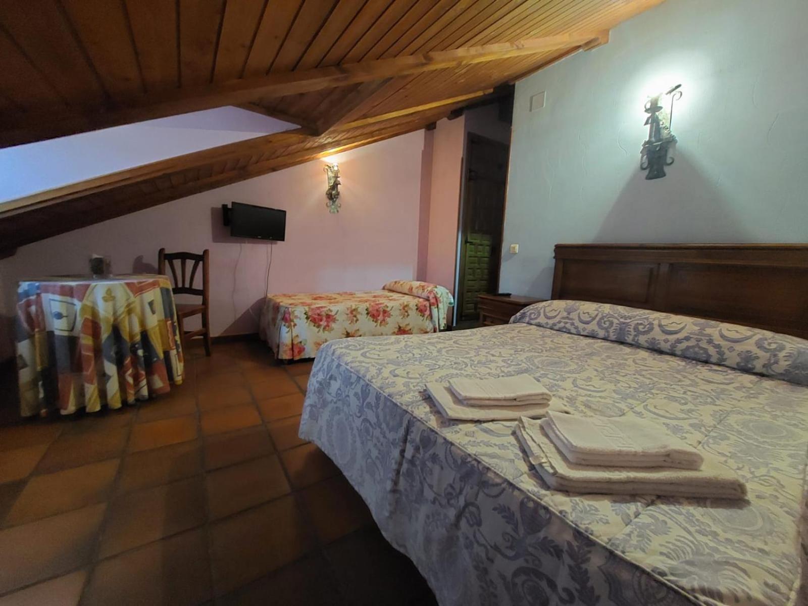 Hostal Restaurante Villa De เซปุลเวดา ภายนอก รูปภาพ